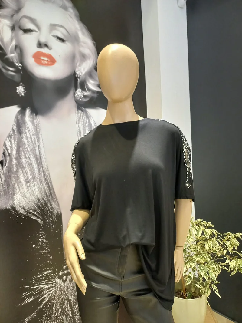 Remera Modal con Apliques