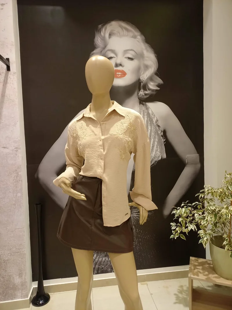 Camisa Crepé Bordada
