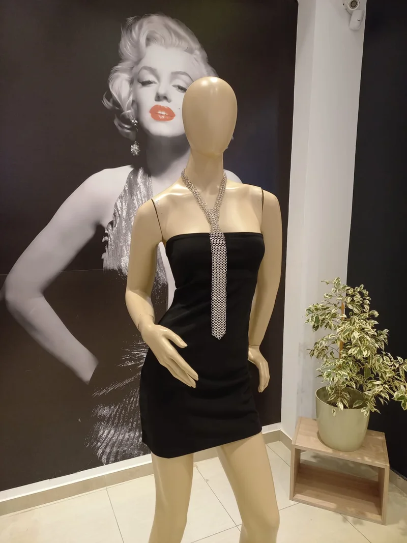 Vestido Corto Strapless de Microfibra