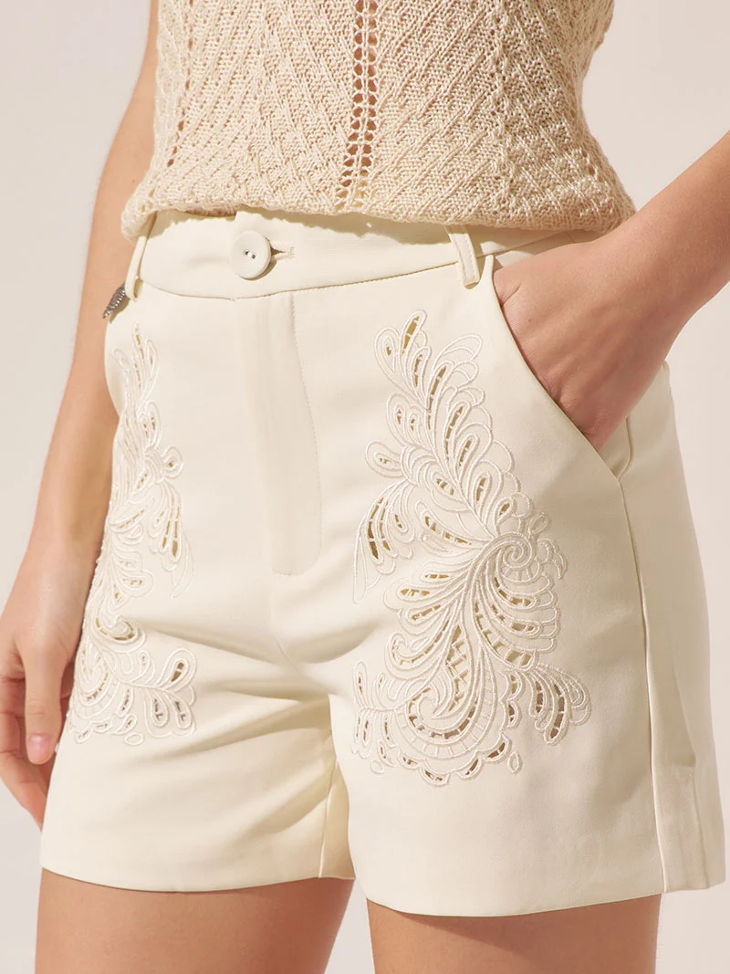 Short Creppe Bordado Katia